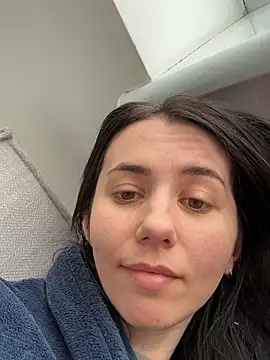 Oliviya smiley  online show from March 2, 2026, 1:40 pm