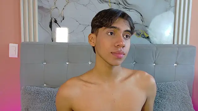 Snapshot of Eros_Lux chatting on June 1, 2026, 12:27 pm Eros Lux online show from June 1, 2026, 12:27 pm