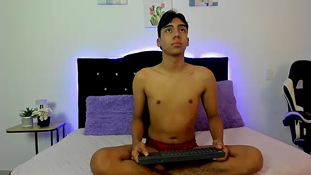 Eros Lux online show from March 4, 2026, 12:24 pm