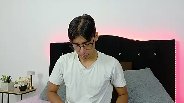 Snapshot of Eros_Lux chatting on June 19, 2026, 12:44 pm Eros Lux online show from June 19, 2026, 12:44 pm