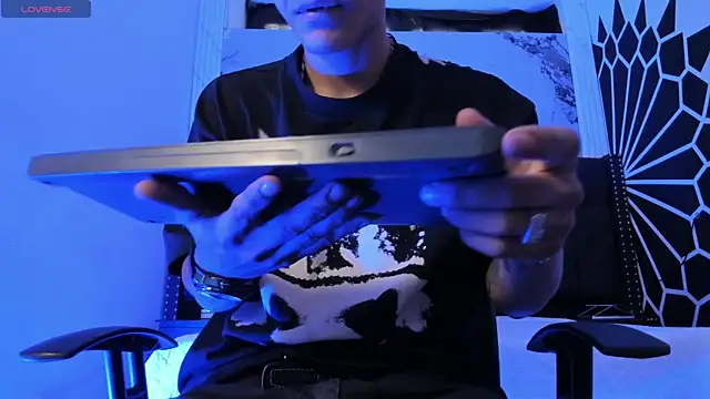 Snapshot of DylanRoyce_ chatting on February 28, 2026, 12:38 pm DylanRoyce online show from February 28, 2026, 12:38 pm