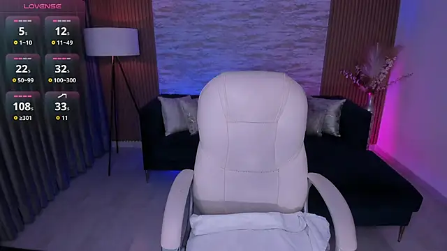 Snapshot of ANGIE-SMITH chatting on April 22, 2026, 10:55 am ANGIE-SMITH online show from April 22, 2026, 10:55 am