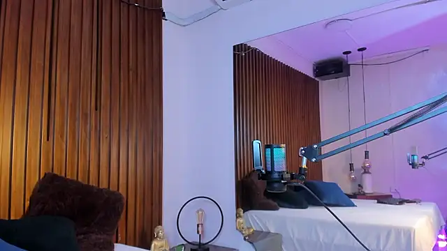 Snapshot of Laila-Miller chatting on March 2, 2026, 5:08 am Laila-Miller online show from March 2, 2026, 5:08 am