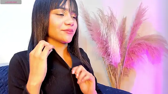 Snapshot of Laila-Miller chatting on March 21, 2026, 5:08 am Laila-Miller online show from March 21, 2026, 5:08 am