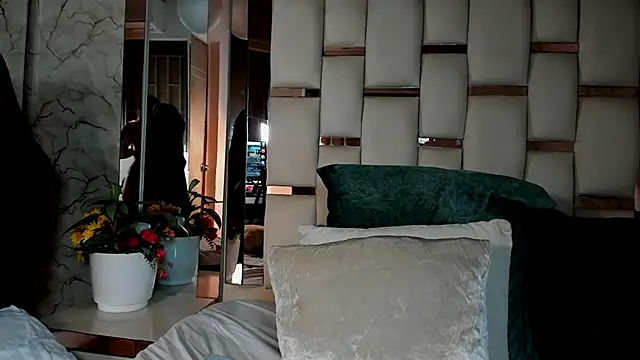 dulce lyraa1 online show from March 15, 2026, 8:05 pm