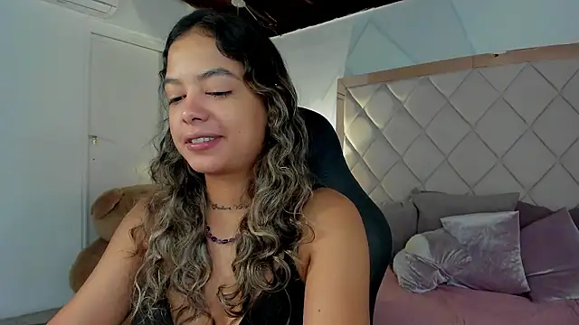 dulce lyraa1 online show from March 12, 2026, 5:34 am