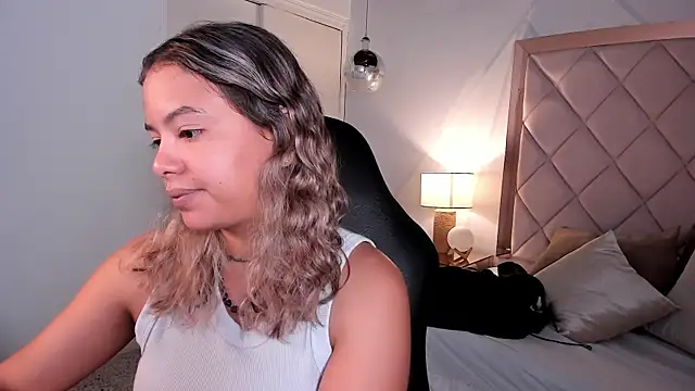 Snapshot of dulce_lyraa1 chatting on July 7, 2026, 8:18 am dulce lyraa1 online show from July 7, 2026, 8:18 am