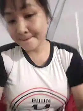 Snapshot of Jeassi-sica01 chatting on May 18, 2026, 1:39 am Jeassi-sica01 online show from May 18, 2026, 1:39 am