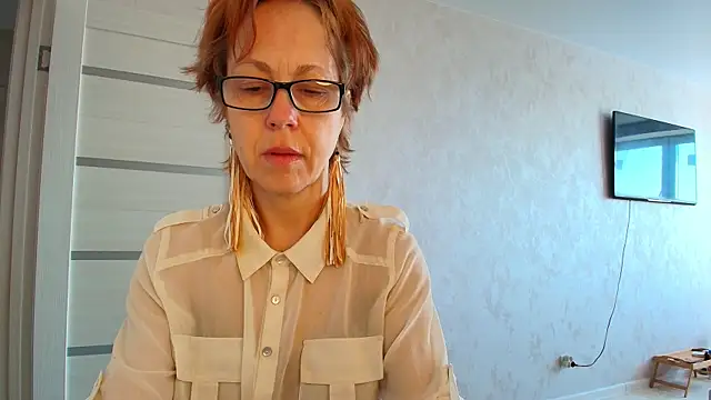 Snapshot of LioraWeiss chatting on May 4, 2026, 5:33 am LioraWeiss online show from May 4, 2026, 5:33 am