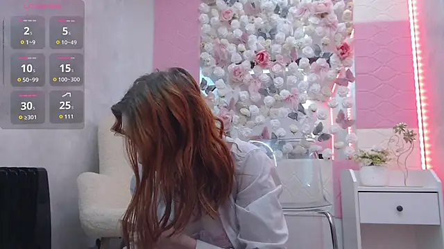 Snapshot of EmberLuna_ chatting on April 20, 2026, 4:04 am EmberLuna online show from April 20, 2026, 4:04 am