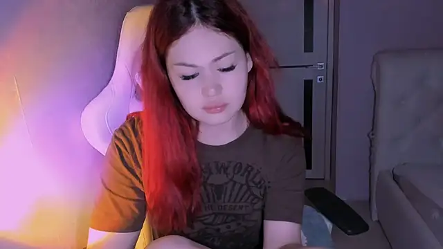 Snapshot of CrazyNextDoorGirl chatting on July 7, 2026, 6:55 pm CrazyNextDoorGirl online show from July 7, 2026, 6:55 pm