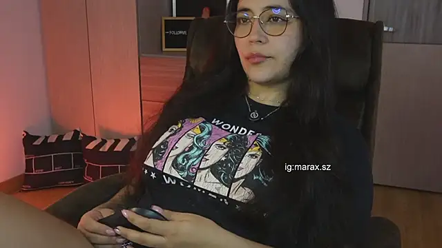 Snapshot of Mara_HugeAss chatting on June 15, 2026, 4:34 am Mara HugeAss online show from June 15, 2026, 4:34 am