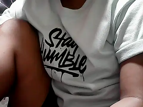Flowerbebe online show from May 23, 2026, 4:33 am