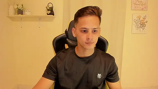 sexy andres01 online show from June 2, 2026, 10:10 pm