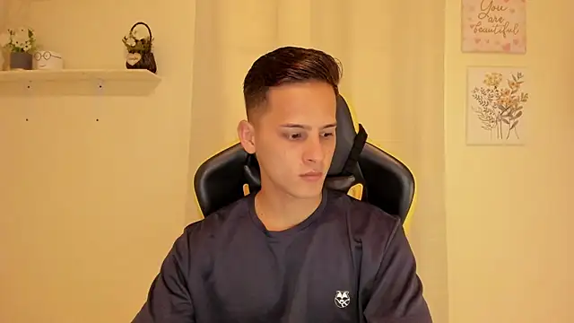 sexy andres01 online show from May 26, 2026, 2:04 pm