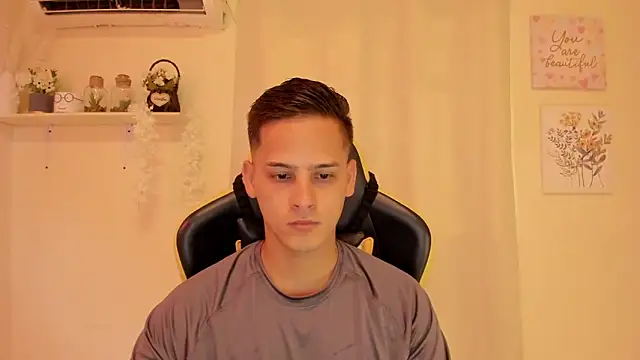 sexy andres01 online show from May 10, 2026, 1:36 pm