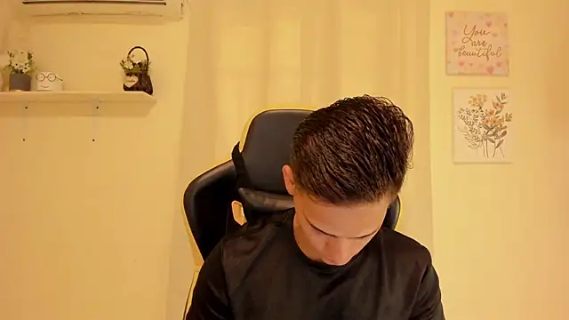 sexy andres01 online show from May 20, 2026, 1:41 pm
