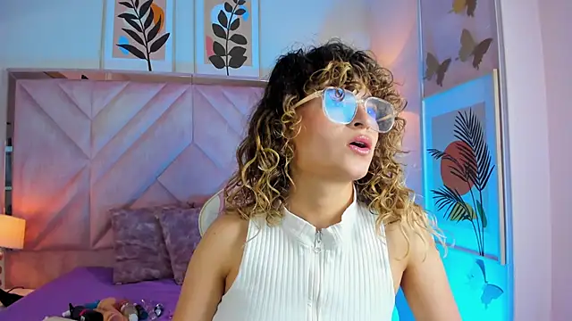 emilyjonesss  online show from March 26, 2026, 7:45 pm