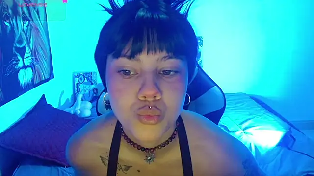 Divinejewel69 online show from July 8, 2026, 9:32 am