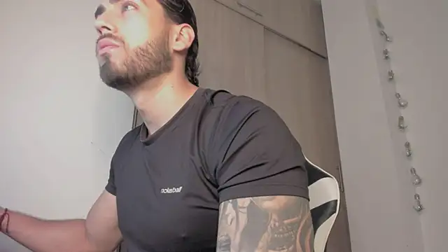 Axel  Blaze online show from April 20, 2026, 1:03 pm