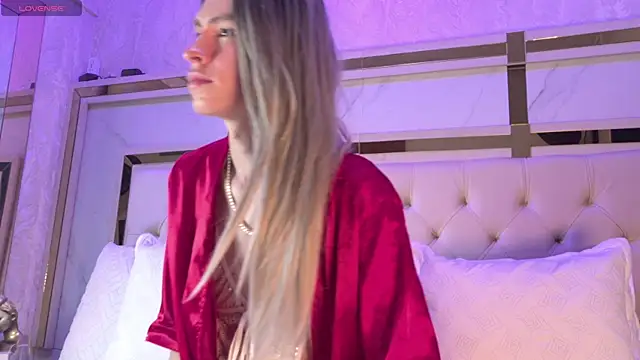 kamilla rossi online show from April 15, 2026, 8:09 pm