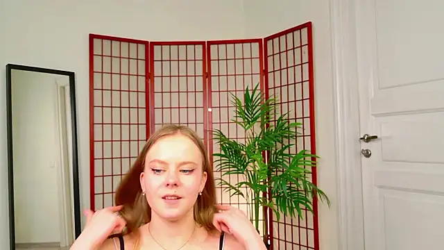 Sophie Peach  online show from March 7, 2026, 2:11 pm