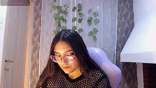 anyela donecm online show from April 6, 2026, 7:15 pm