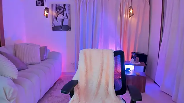 IsabellaLux  online show from June 28, 2026, 8:26 pm