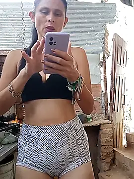 yuliitza4 online show from June 12, 2026, 3:10 pm