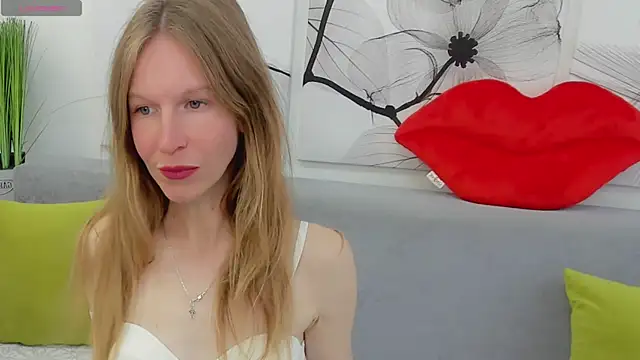 Snapshot of Mira_XOo chatting on May 1, 2026, 2:11 pm Mira XOo online show from May 1, 2026, 2:11 pm