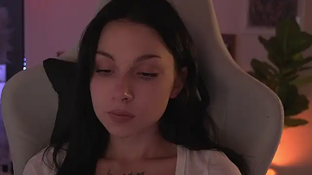 Akaruiiii online show from April 7, 2026, 3:36 pm