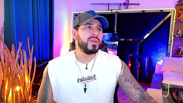 Snapshot of ostin-big21 chatting on April 14, 2026, 2:33 pm ostin-big21 online show from April 14, 2026, 2:33 pm