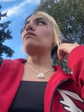 Sara 92 online show from June 4, 2026, 7:51 pm