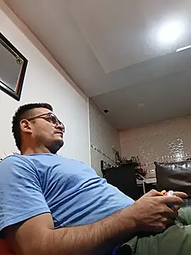 Snapshot of Edwin_Q chatting on July 15, 2026, 2:02 pm Edwin Q online show from July 15, 2026, 2:02 pm