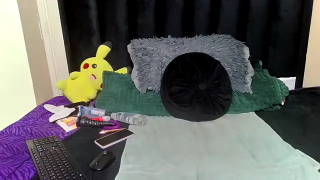 trixiey8 online show from April 16, 2026, 8:20 pm