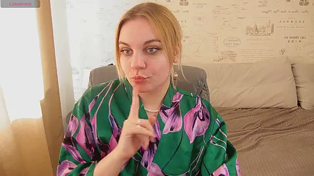 Glow Margo online show from June 20, 2026, 1:21 am
