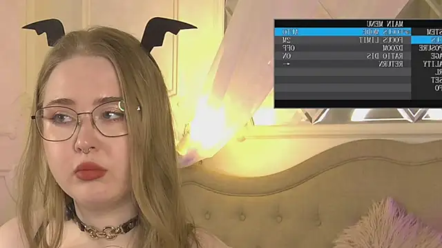 Snapshot of AprilHudson chatting on May 25, 2026, 4:23 am AprilHudson online show from May 25, 2026, 4:23 am