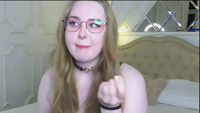 Snapshot of AprilHudson chatting on May 16, 2026, 4:55 am AprilHudson online show from May 16, 2026, 4:55 am