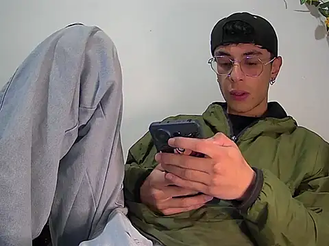 Snapshot of militoveruss2 chatting on March 5, 2026, 10:56 am militoveruss2 online show from March 5, 2026, 10:56 am