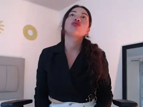 Snapshot of Julietaamado chatting on May 8, 2026, 4:22 pm Julietaamado online show from May 8, 2026, 4:22 pm