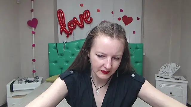 Snapshot of MeganPirs chatting on April 15, 2026, 5:13 am MeganPirs online show from April 15, 2026, 5:13 am