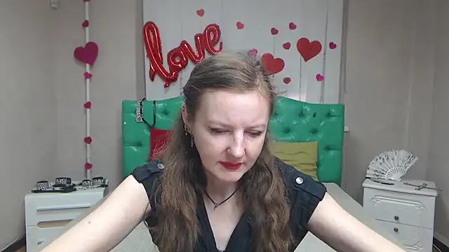 Snapshot of MeganPirs chatting on April 6, 2026, 5:08 am MeganPirs online show from April 6, 2026, 5:08 am