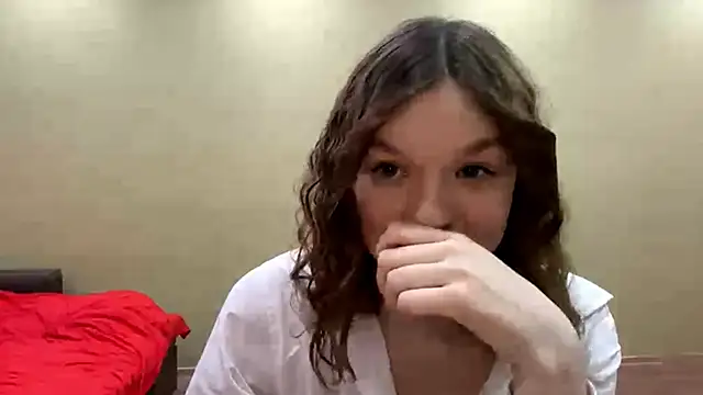 AliveCute online show from March 12, 2026, 5:39 pm