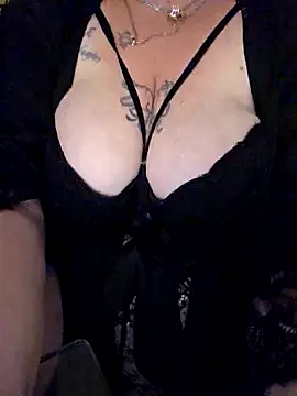 Snapshot of ludderlotta chatting on April 27, 2026, 10:19 pm ludderlotta online show from April 27, 2026, 10:19 pm