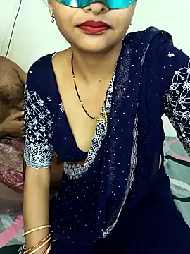 Sweet Cpl  online show from April 14, 2026, 1:10 am