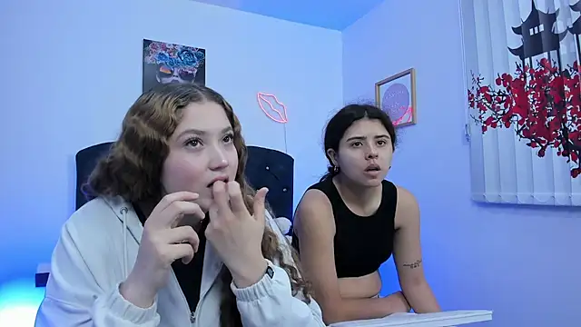 valeria and zoe online show from March 18, 2026, 1:46 pm