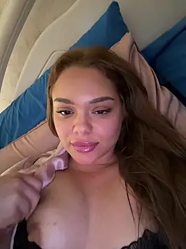 Snapshot of Kitty2490 chatting on March 3, 2026, 8:05 pm Kitty2490 online show from March 3, 2026, 8:05 pm