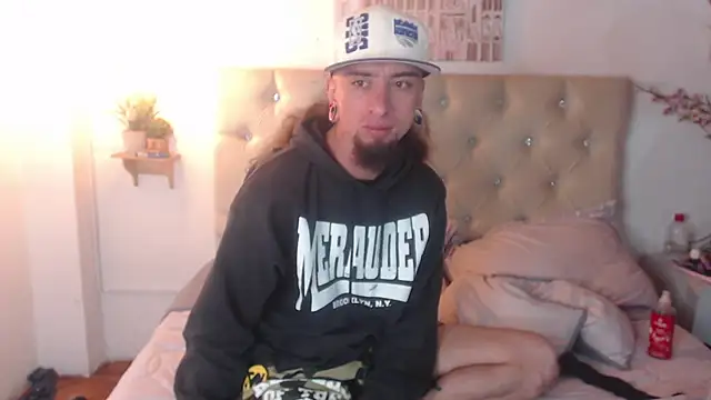 Snapshot of Rommen_N_Zoe chatting on April 9, 2026, 11:22 pm Rommen N Zoe online show from April 9, 2026, 11:22 pm