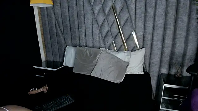 EmeelyMuller online show from March 10, 2026, 3:32 am