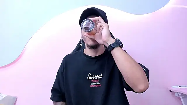 DanteLuxx online show from April 14, 2026, 4:28 am